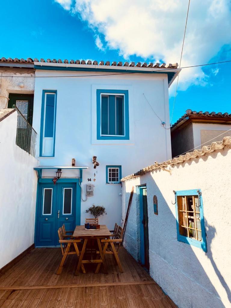 Malta House In Galaxidi Villa Exterior photo