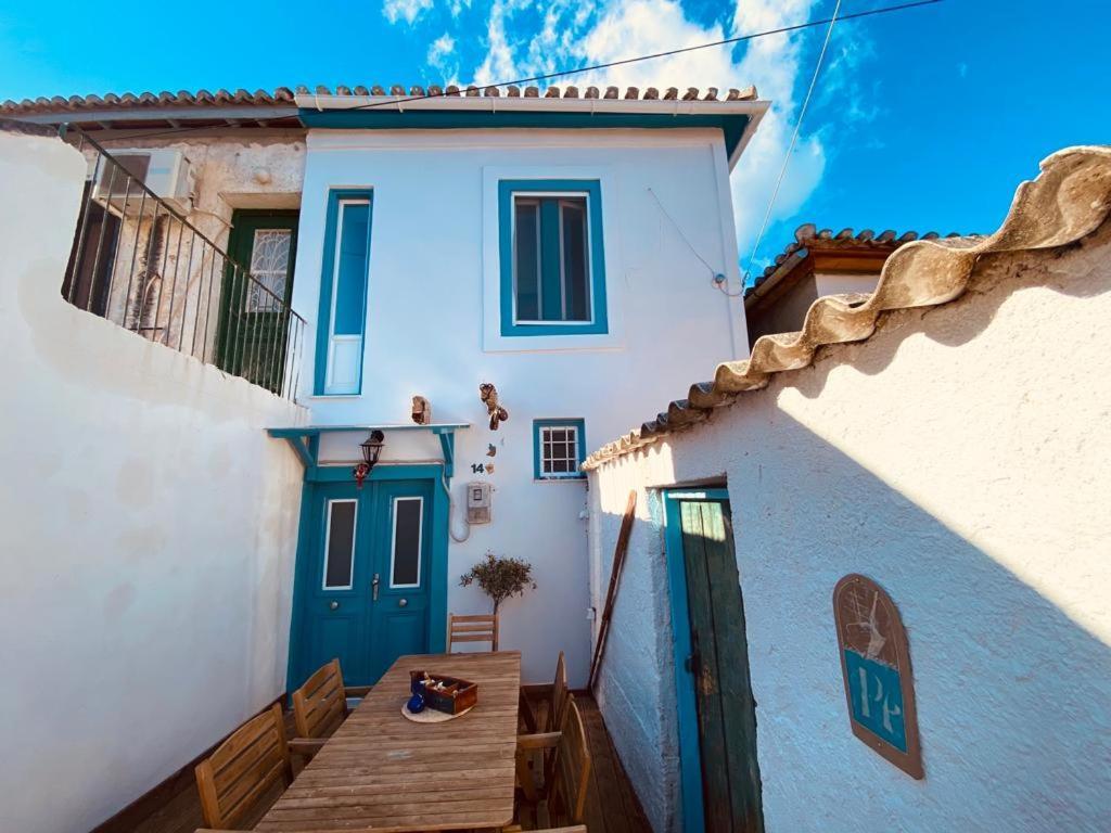 Malta House In Galaxidi Villa Exterior photo